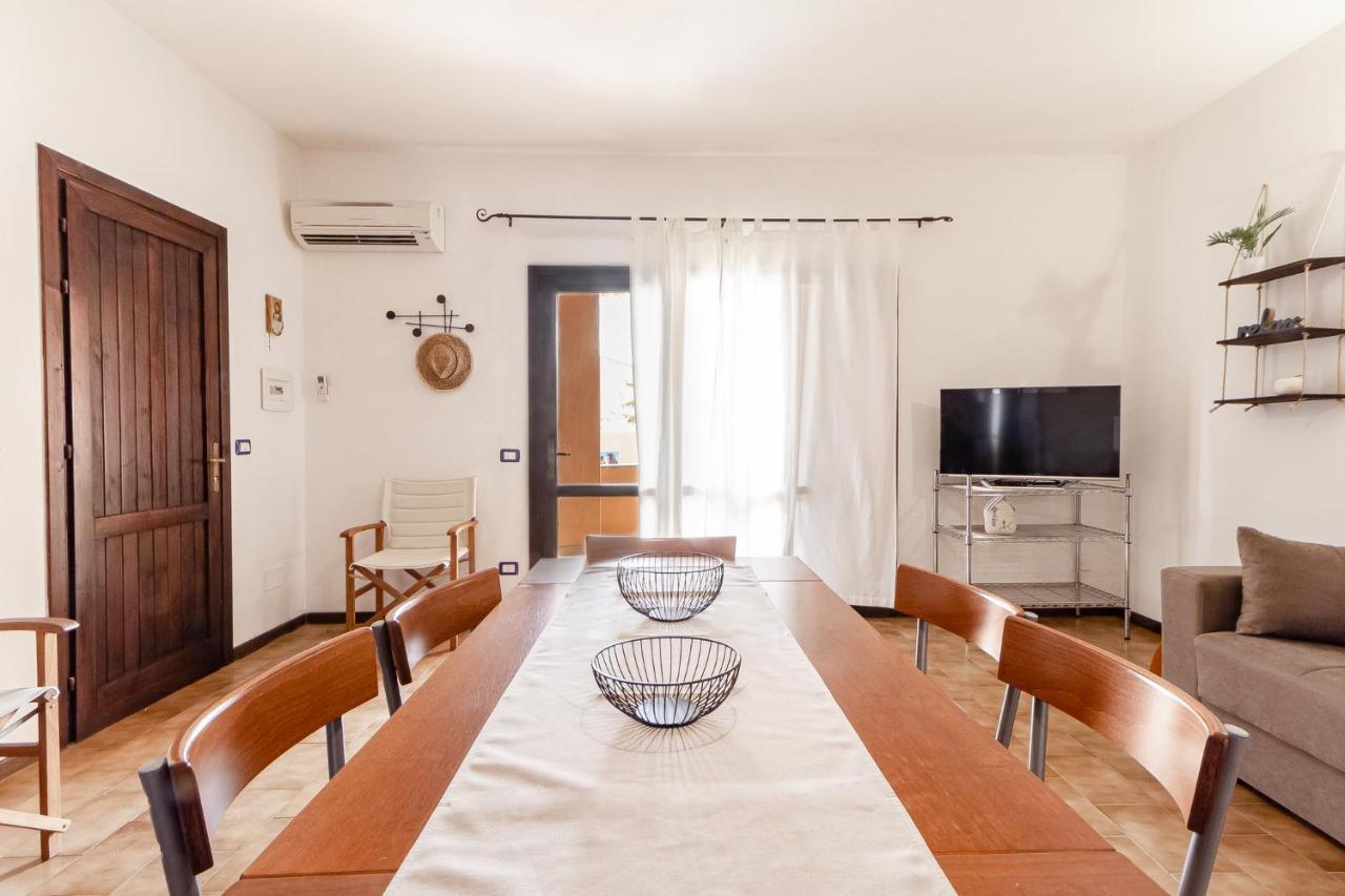Ferienwohnung Relax Family House Al Mare Isola Rossa Exterior foto