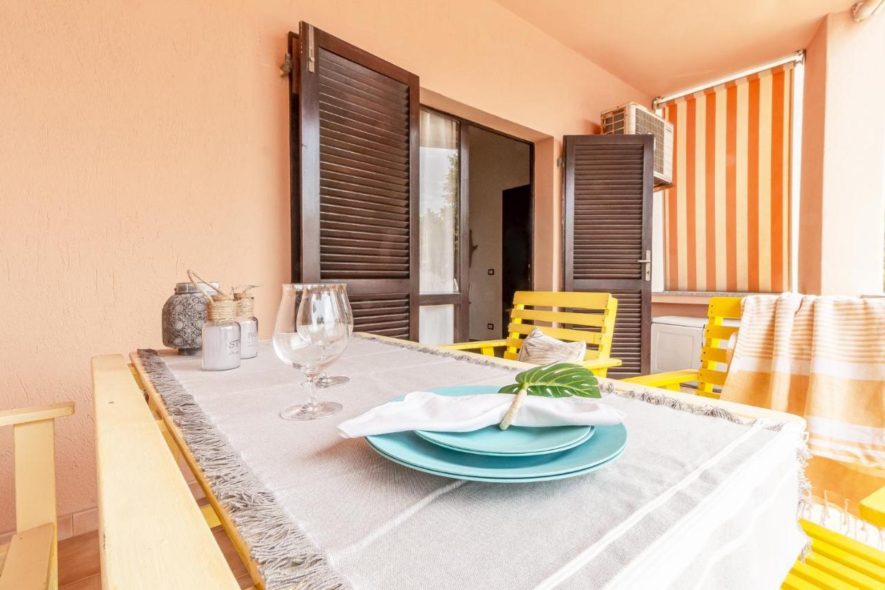 Ferienwohnung Relax Family House Al Mare Isola Rossa Exterior foto