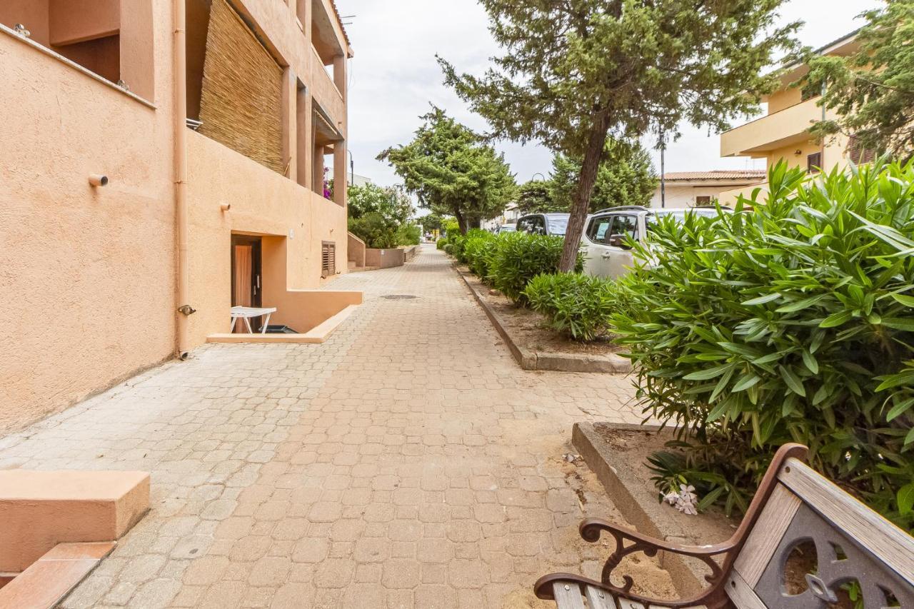 Ferienwohnung Relax Family House Al Mare Isola Rossa Exterior foto