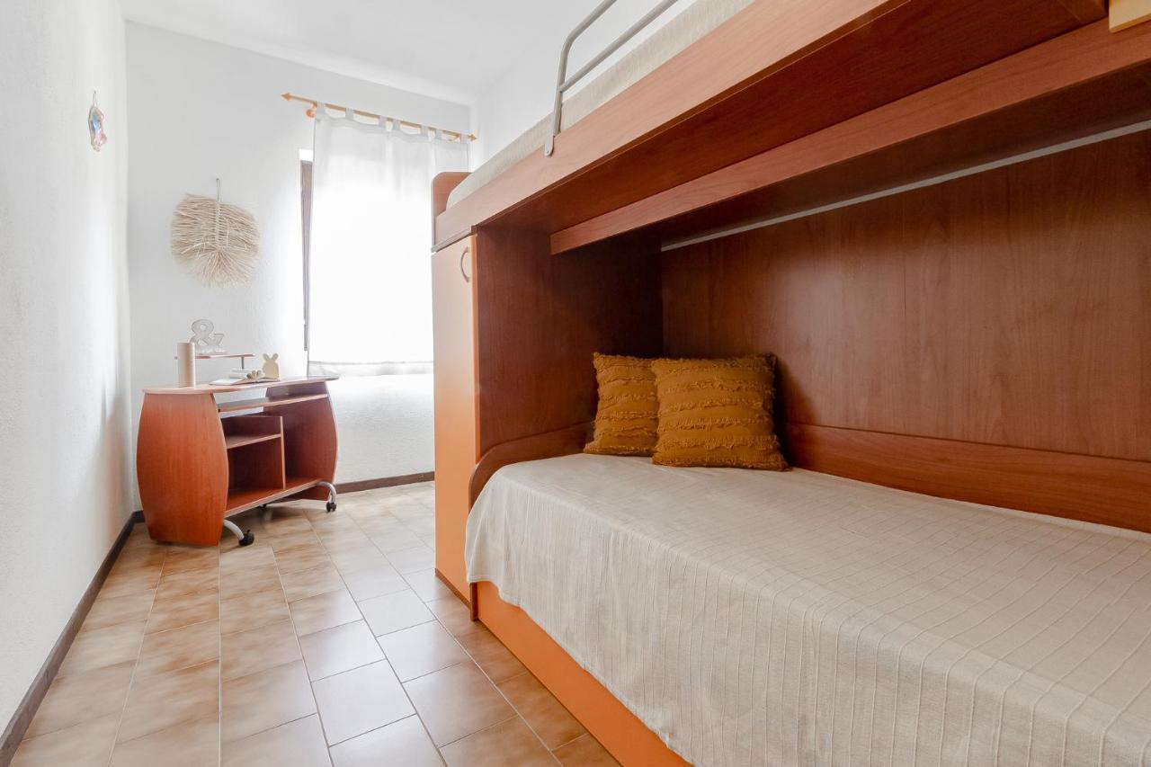 Ferienwohnung Relax Family House Al Mare Isola Rossa Exterior foto