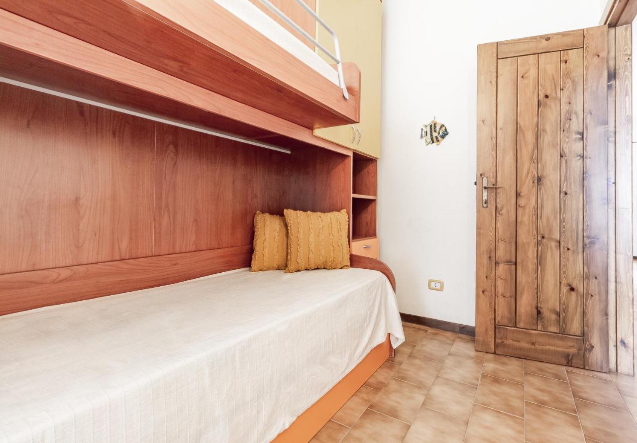 Ferienwohnung Relax Family House Al Mare Isola Rossa Exterior foto