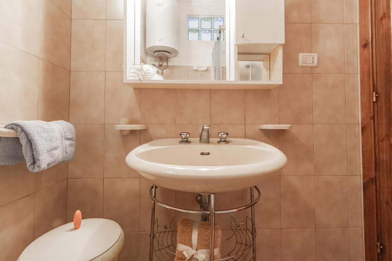 Ferienwohnung Relax Family House Al Mare Isola Rossa Exterior foto