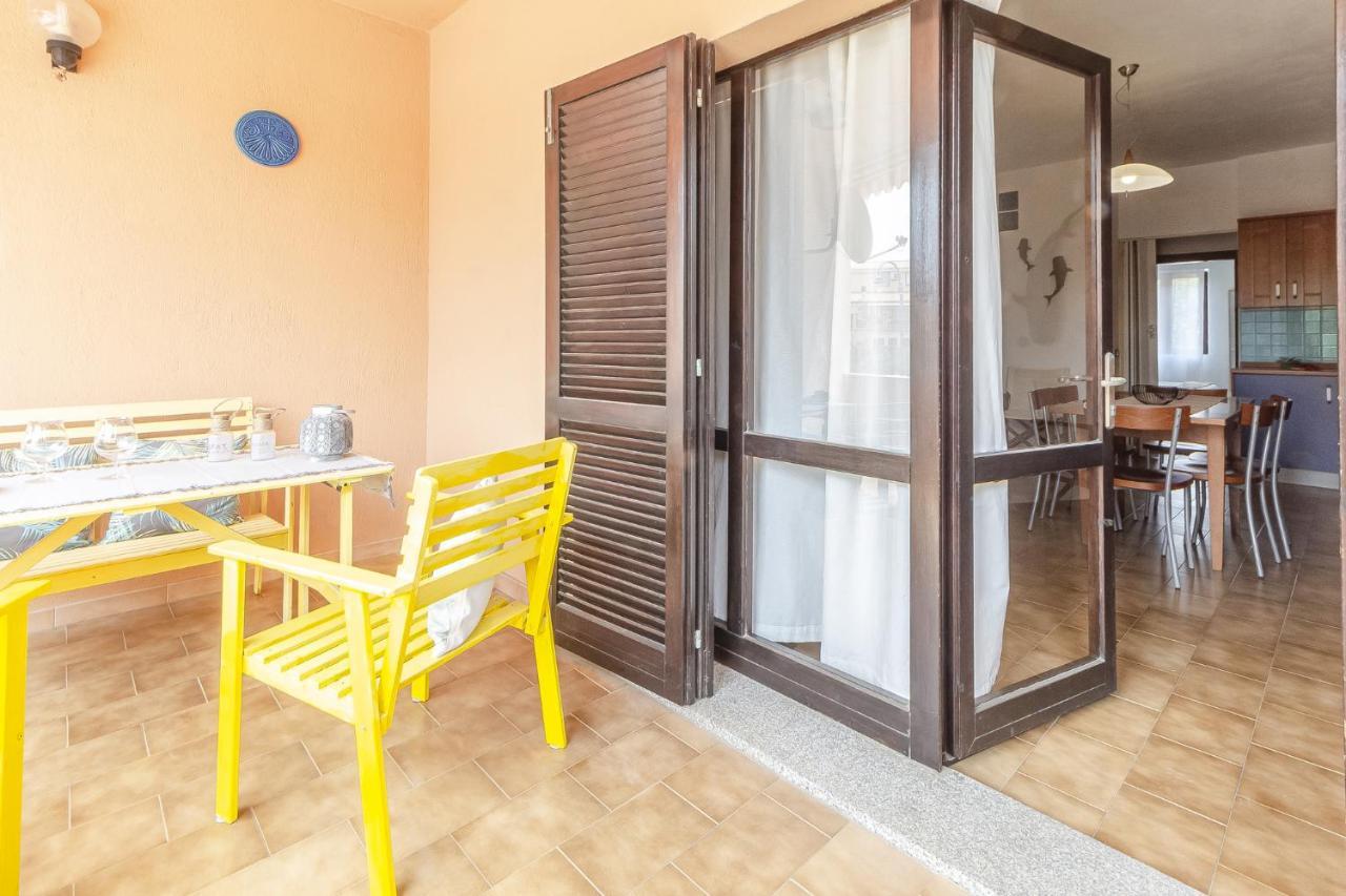 Ferienwohnung Relax Family House Al Mare Isola Rossa Exterior foto