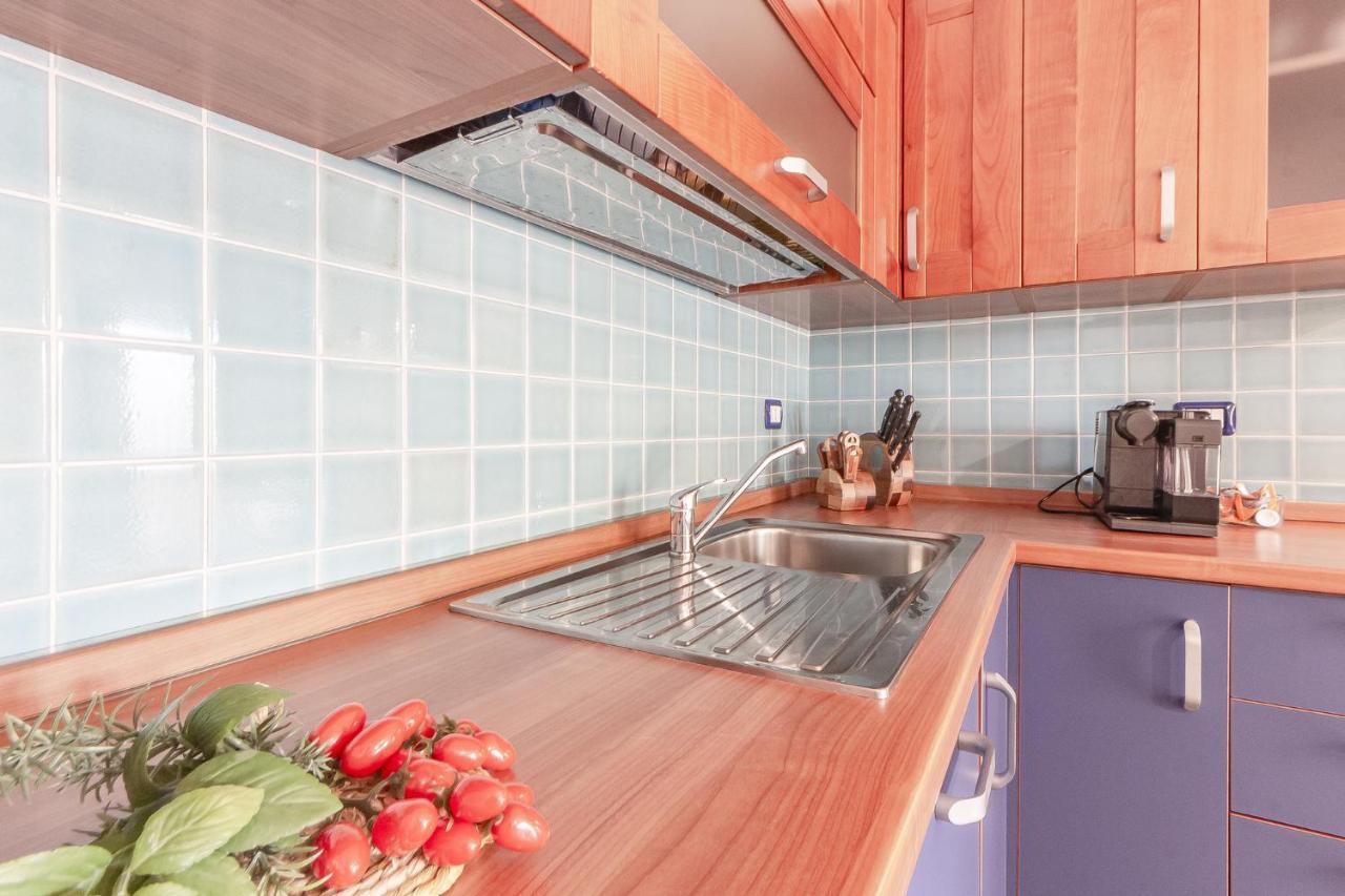 Ferienwohnung Relax Family House Al Mare Isola Rossa Exterior foto